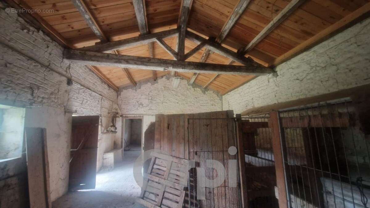 Maison à CROIX-CHAPEAU