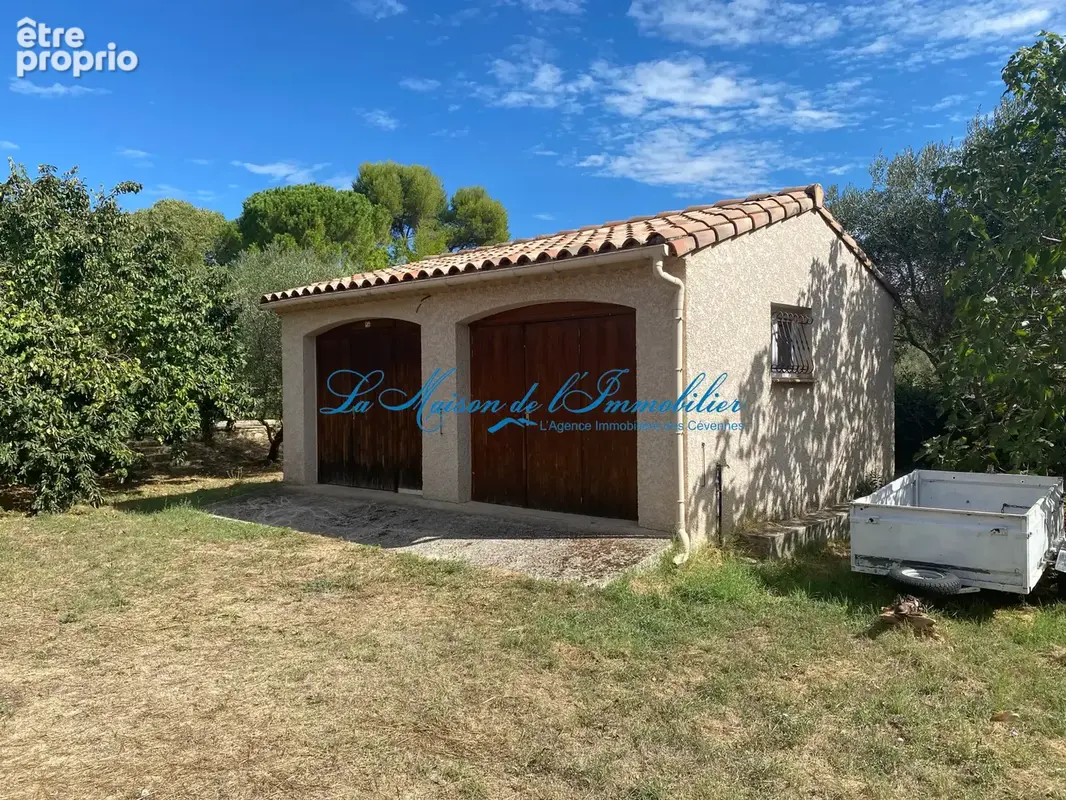 A 25 min  de NIMES, maison de plain pied F5, double garage sur un terrain de 2 277 m2 constructible - photo 8