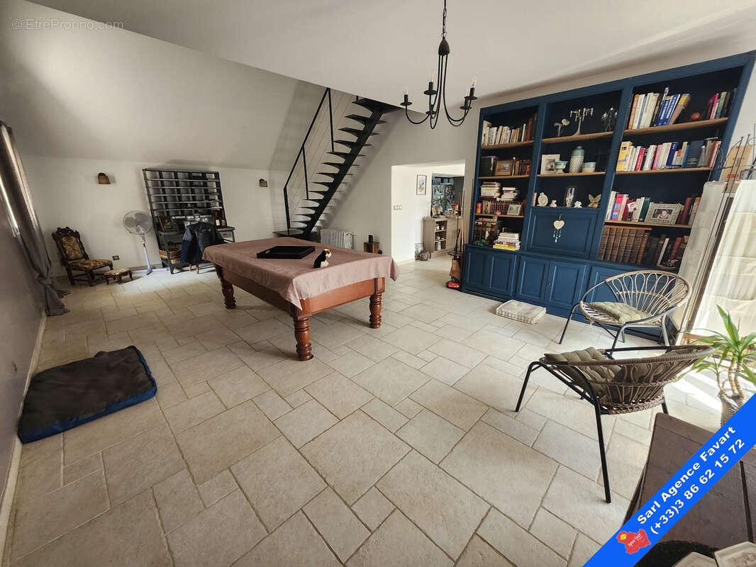 Jolie maison rénovée avec grand jardin, maison d'amis et garage. - photo 4