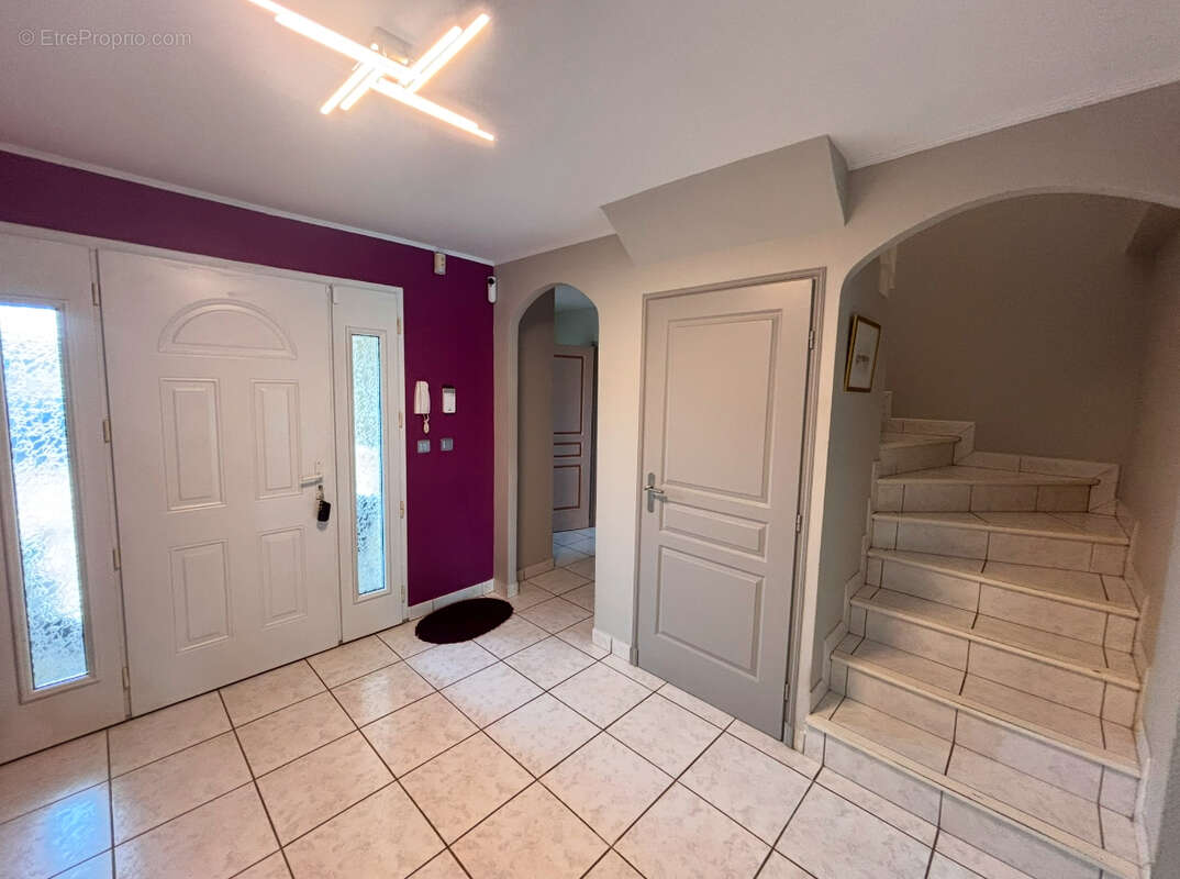 Maison à FONTAINES-SAINT-MARTIN