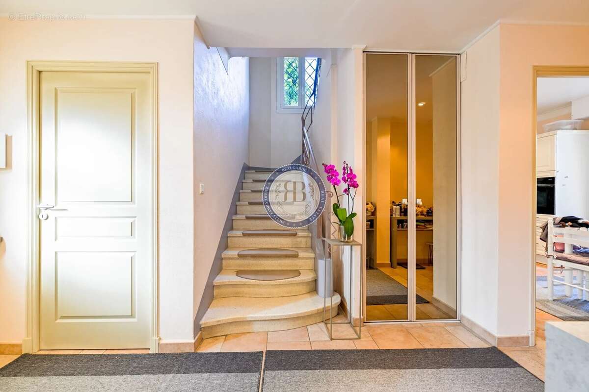 A vendre - cannes – palm beach – maison individuelle – 5 chambres – emplacement exceptionne - photo 8