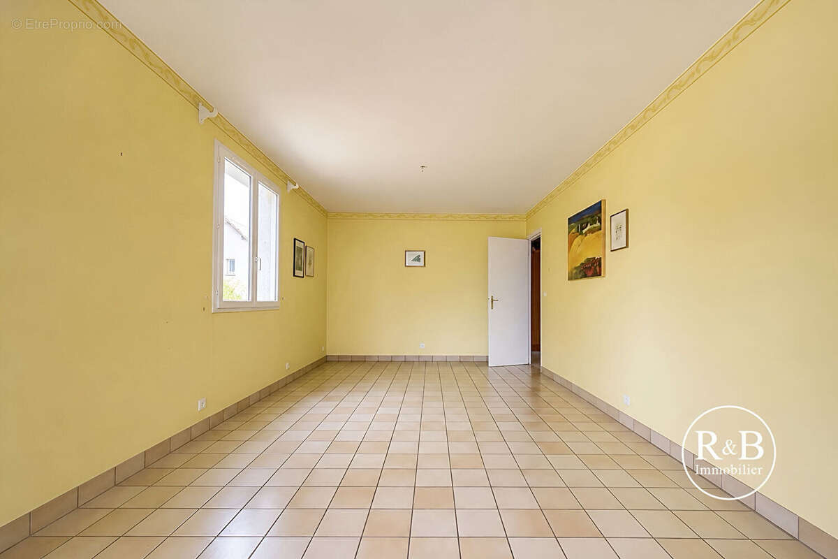 Maison à LES CLAYES-SOUS-BOIS