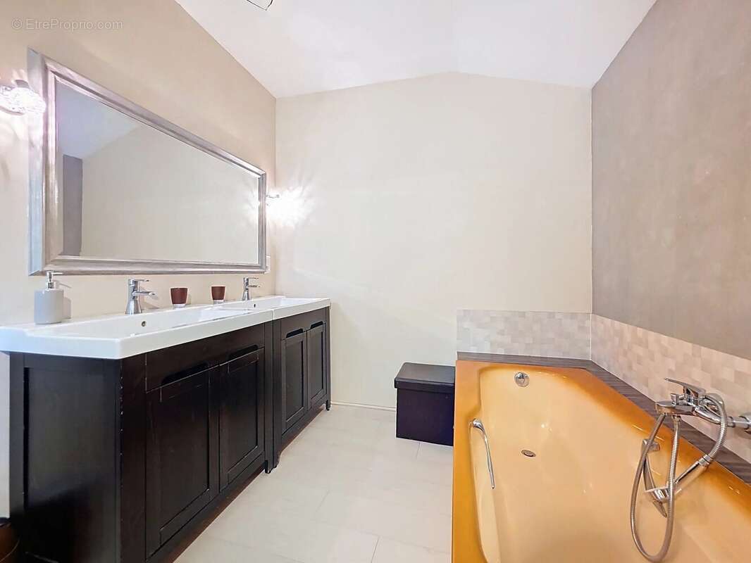 Maison à ROQUEFORT-LES-PINS