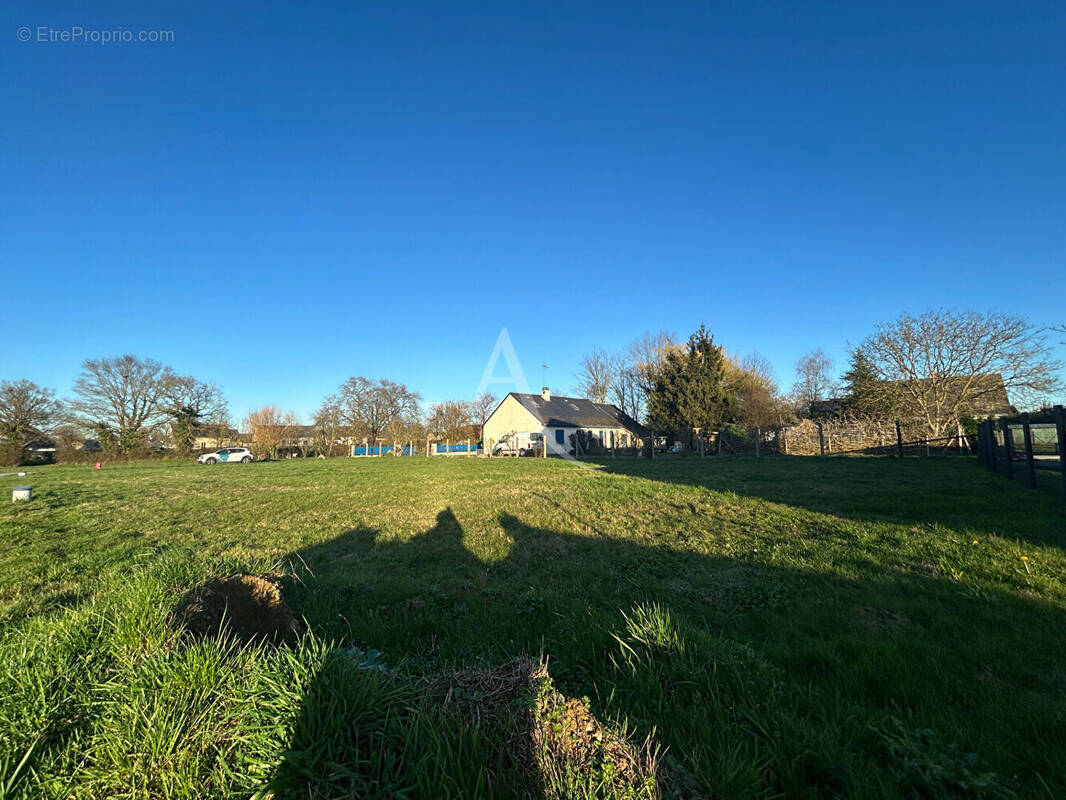 Terrain à GENNES-SUR-GLAIZE