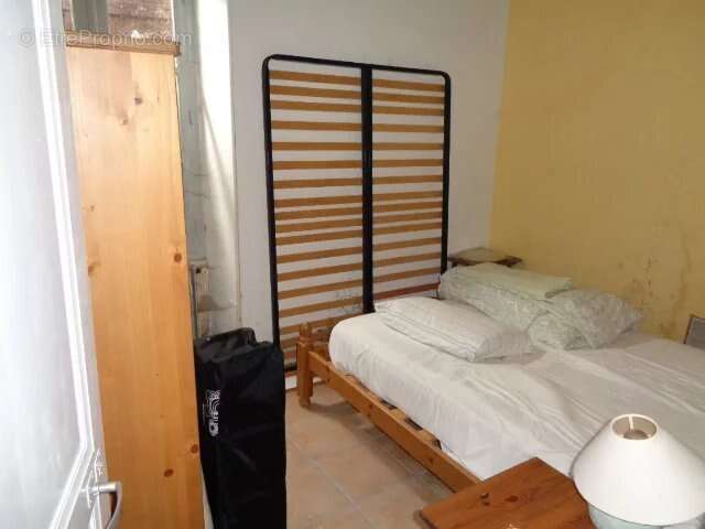 Charmante maison en pierre de deux chambres à rénover, avec une grande grange - photo 7