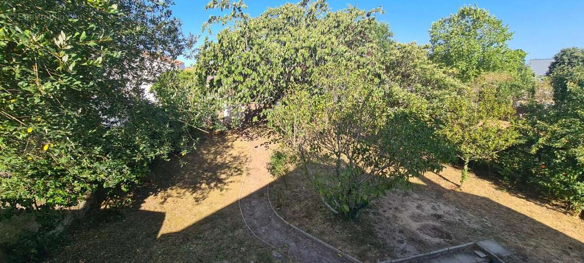 Maison Gorges Centre 8 P . 4 Chs . 174.34 M² . T 575 M² . Garage . Cave . Balcon - photo 5