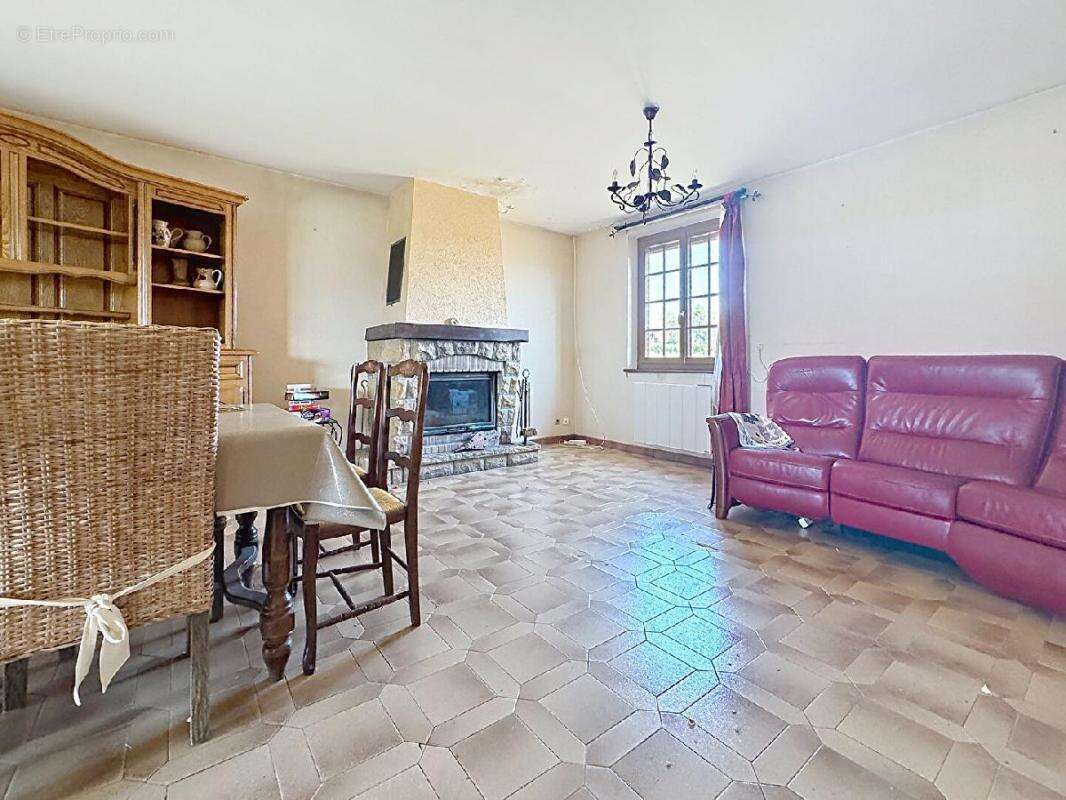 Maison 94 m² à Montmelard  - photo 4