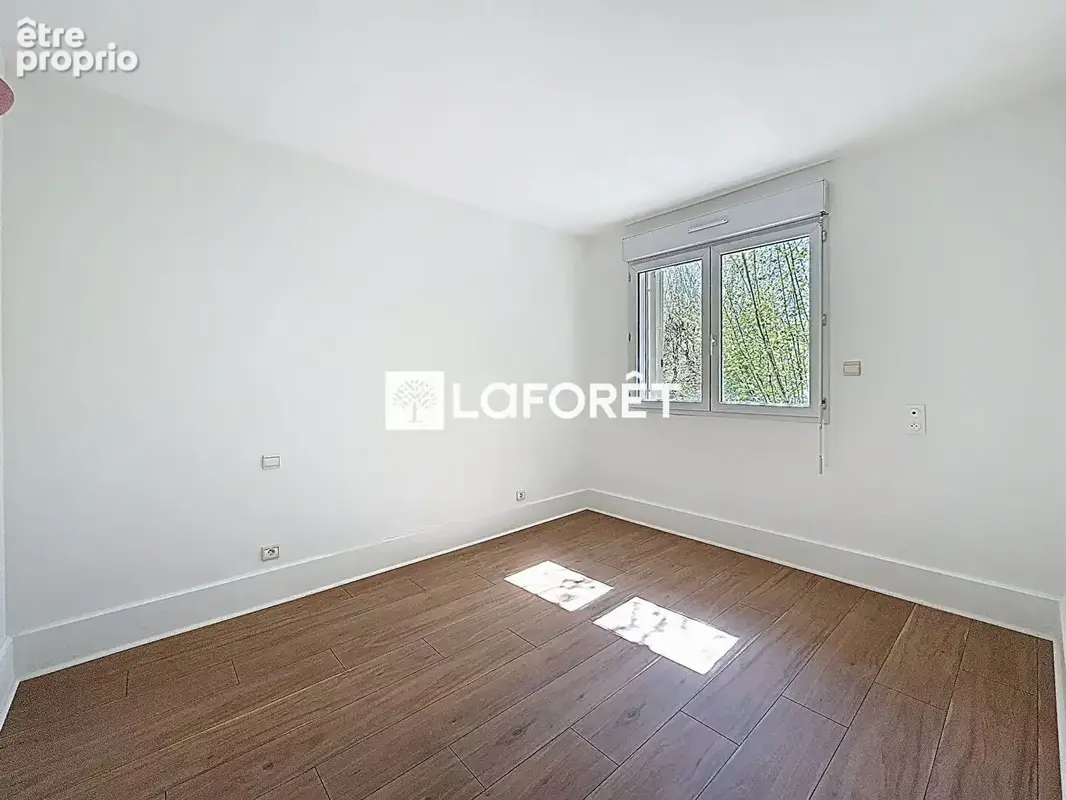 Montreuil la boissiere - maison de 7 pieces sur 185 m² - photo 7