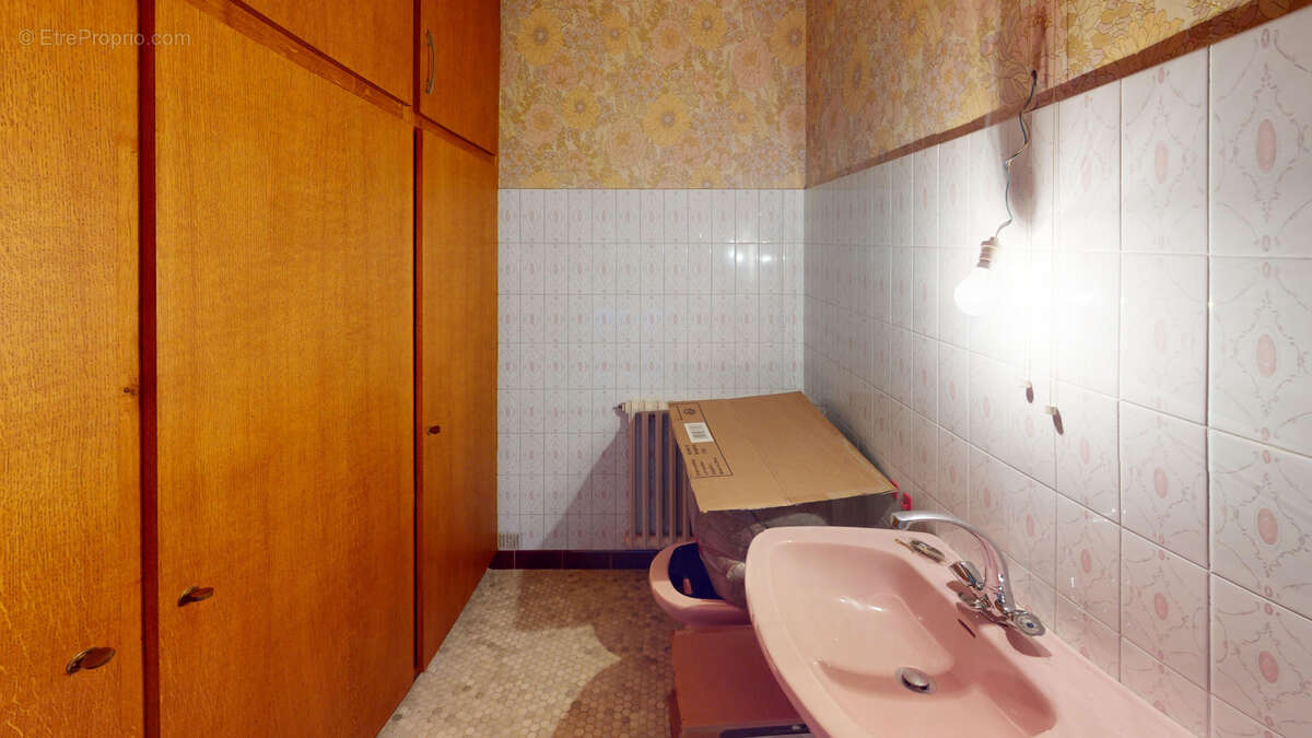 Appartement à SALLES-CURAN