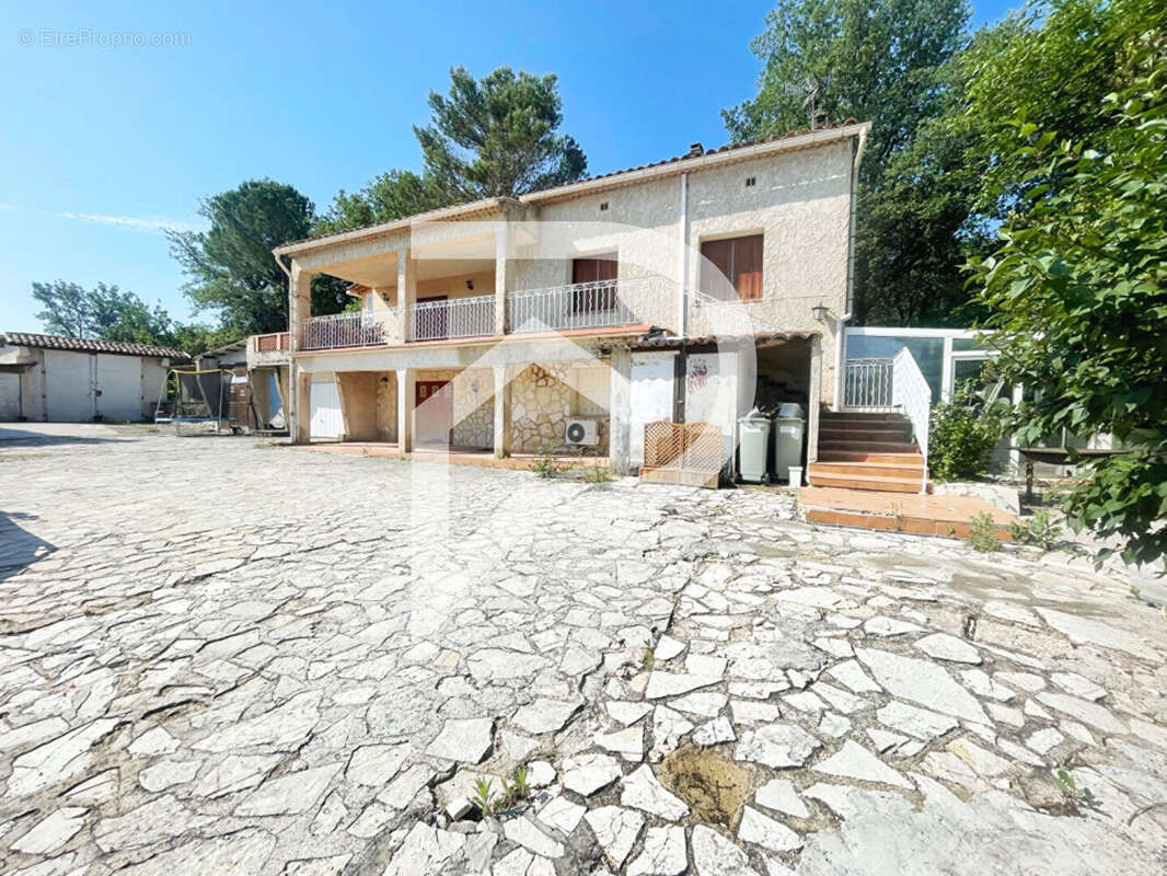 Maison à LE PUY-SAINTE-REPARADE