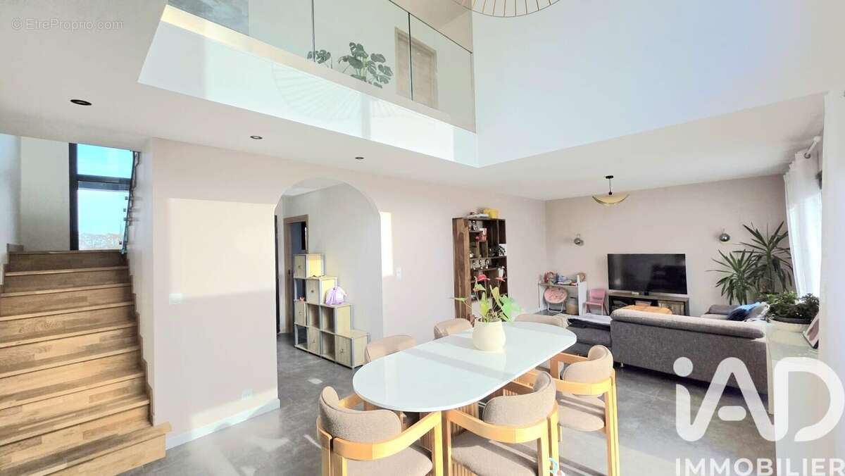 Photo 2 - Maison à SAINT-JEAN-BREVELAY