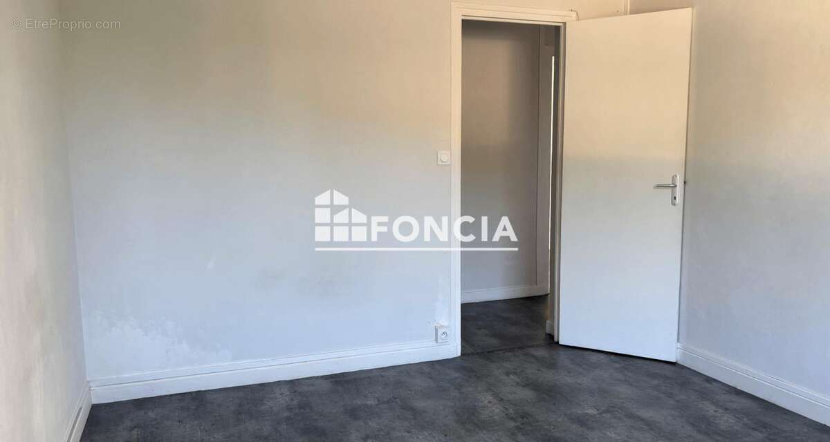 Grenoble rue le brix, à vendre appartement t1 bis de 33,79 m², tbe, dpe classe d - photo 2