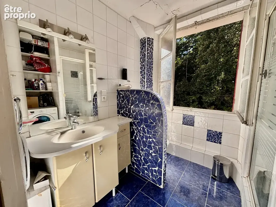 Chambéry Appartement T2 de 39 m2 à rénover avec cave et garage - photo 2