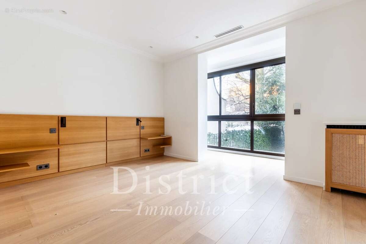 Appartement à NEUILLY-SUR-SEINE