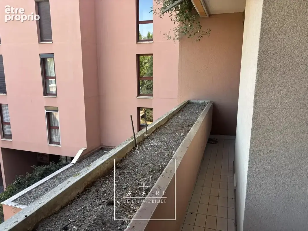 A vendre - t2 pont des demoiselles avec parking - photo 10