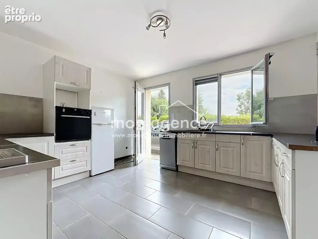 Pavillon disposant du confort de plain-pied, 3 chambres, double garage - Mauquenchy - photo 2
