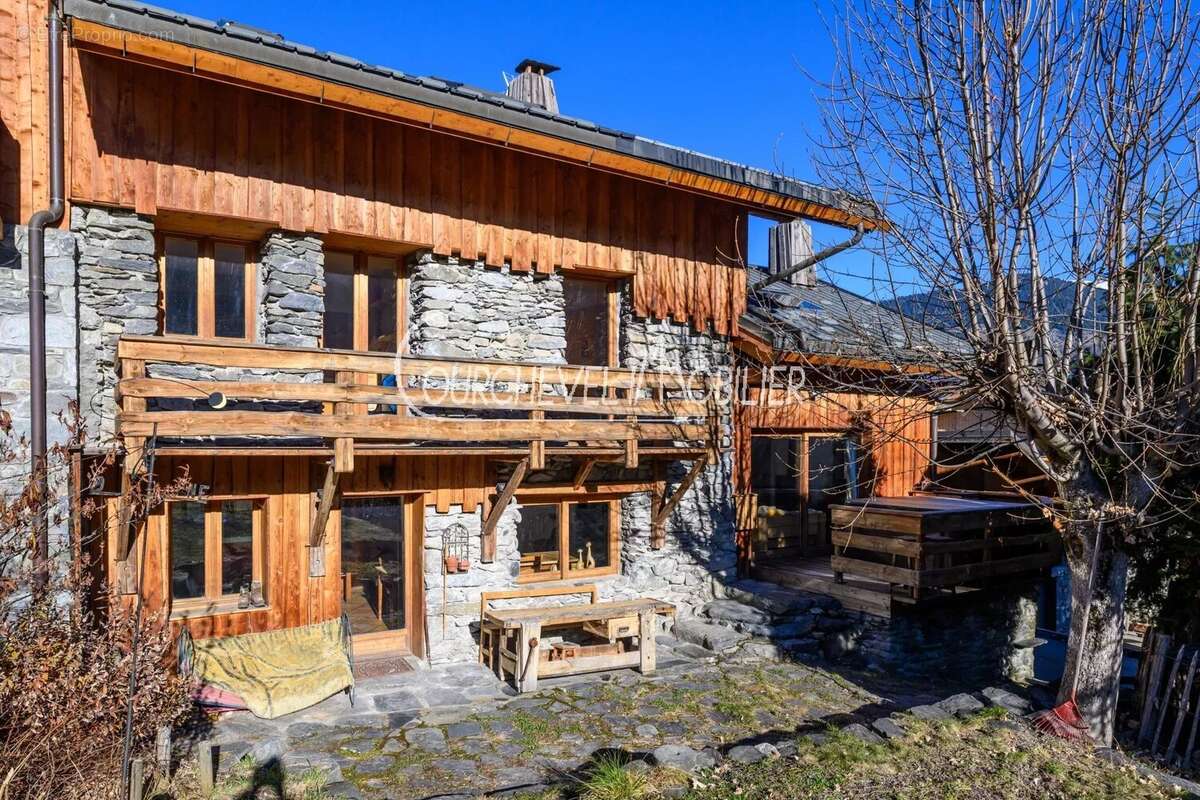 Maison à LES ALLUES