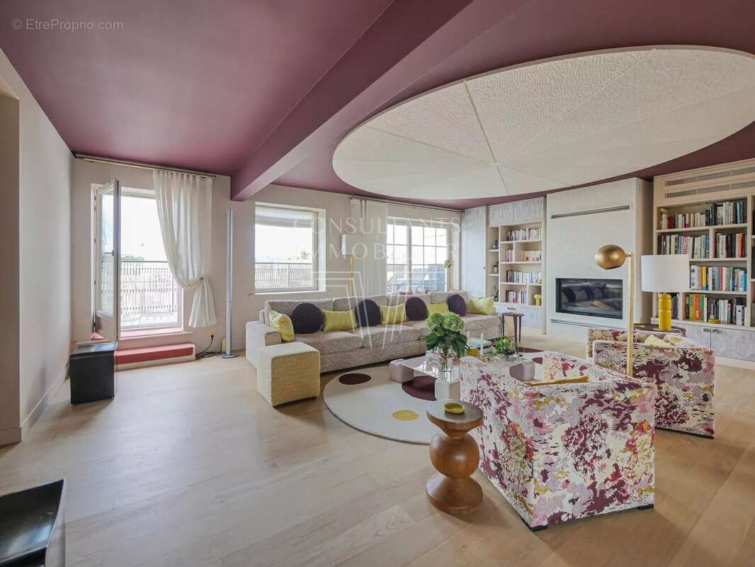 Appartement à PARIS-16E