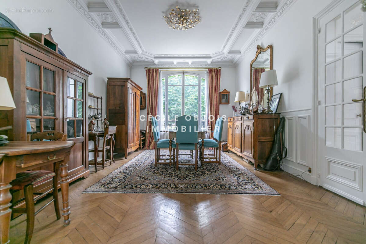 Maison à SAINT-MAUR-DES-FOSSES