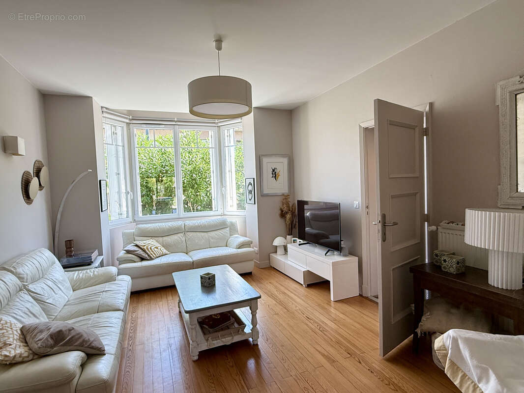 Albi Maladrerie - Superbe maison de ville entièrement rénovée - 160 m2 habitables. - photo 4