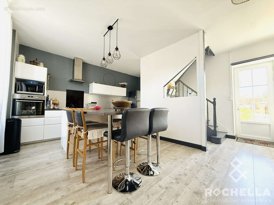 Maison à SAINT-JEAN-D'ANGELY