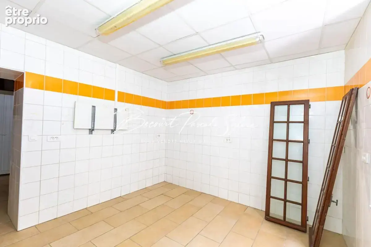 BAISSE DE PRIX - Immeuble de rapport  de 313 m2 avec commerce à Apt (84) - photo 4
