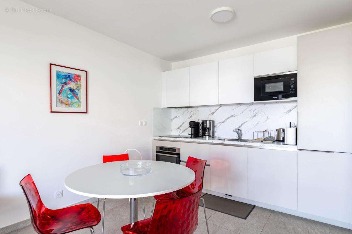 Appartement f2 avec vue mer et terrasse a vendre dans residence de luxe sur la cote d'azur - photo 7