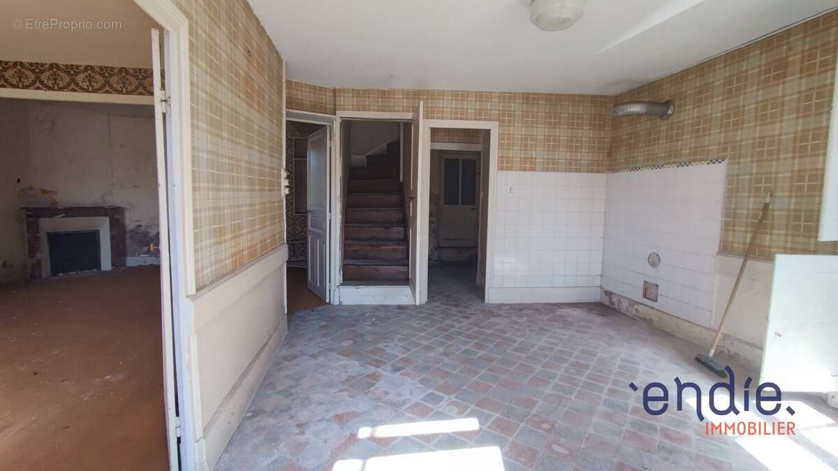 MOLLES Ensemble immobilier de 170m² à rénover - photo 3