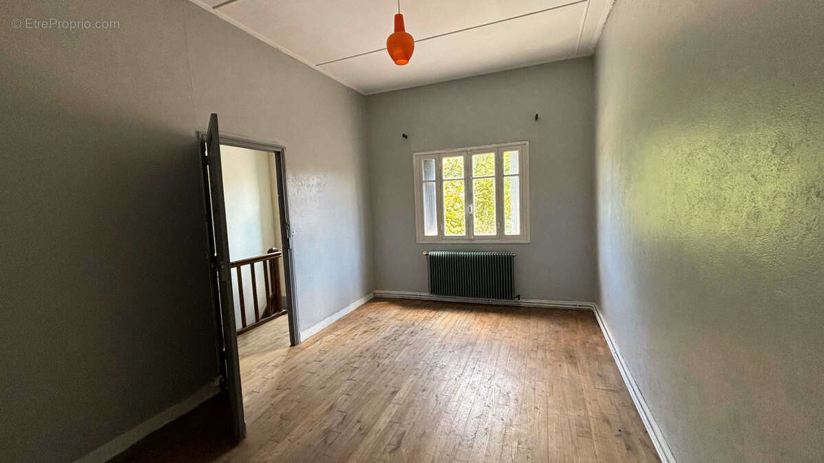 Maison à MONTAIGU-DE-QUERCY