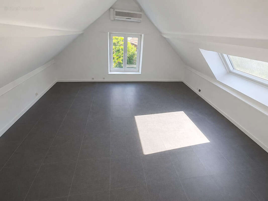 Maison sur terrain de 850 m² + terrain boisé de 1 020 m² - photo 7