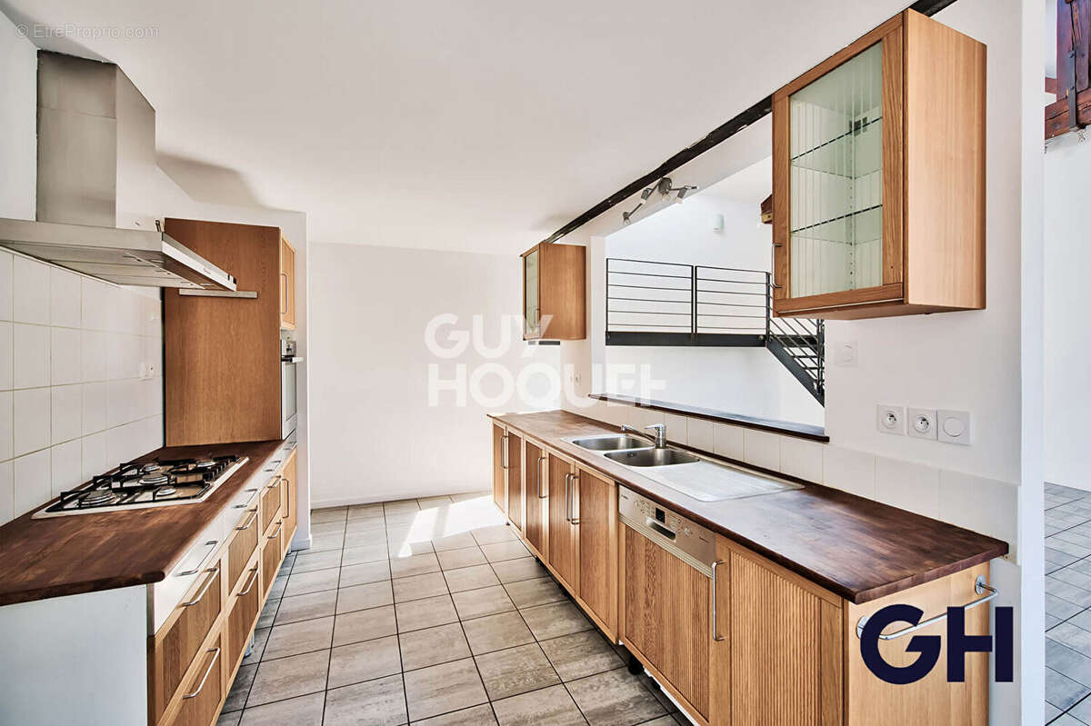 Loft - Sathonay Camp 210 m² - photo 8