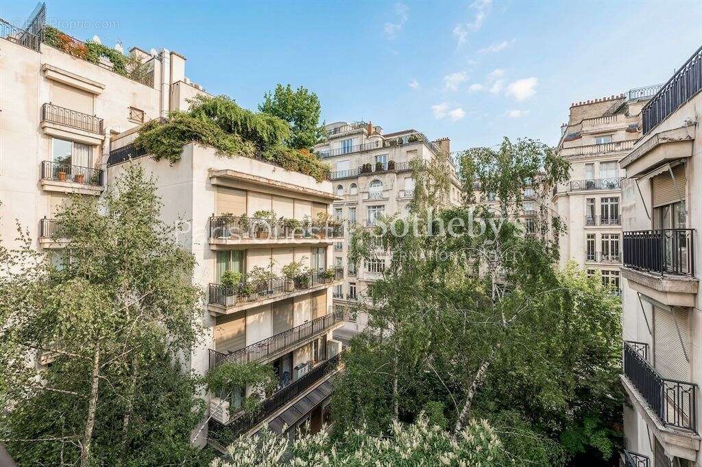 Appartement à NEUILLY-SUR-SEINE