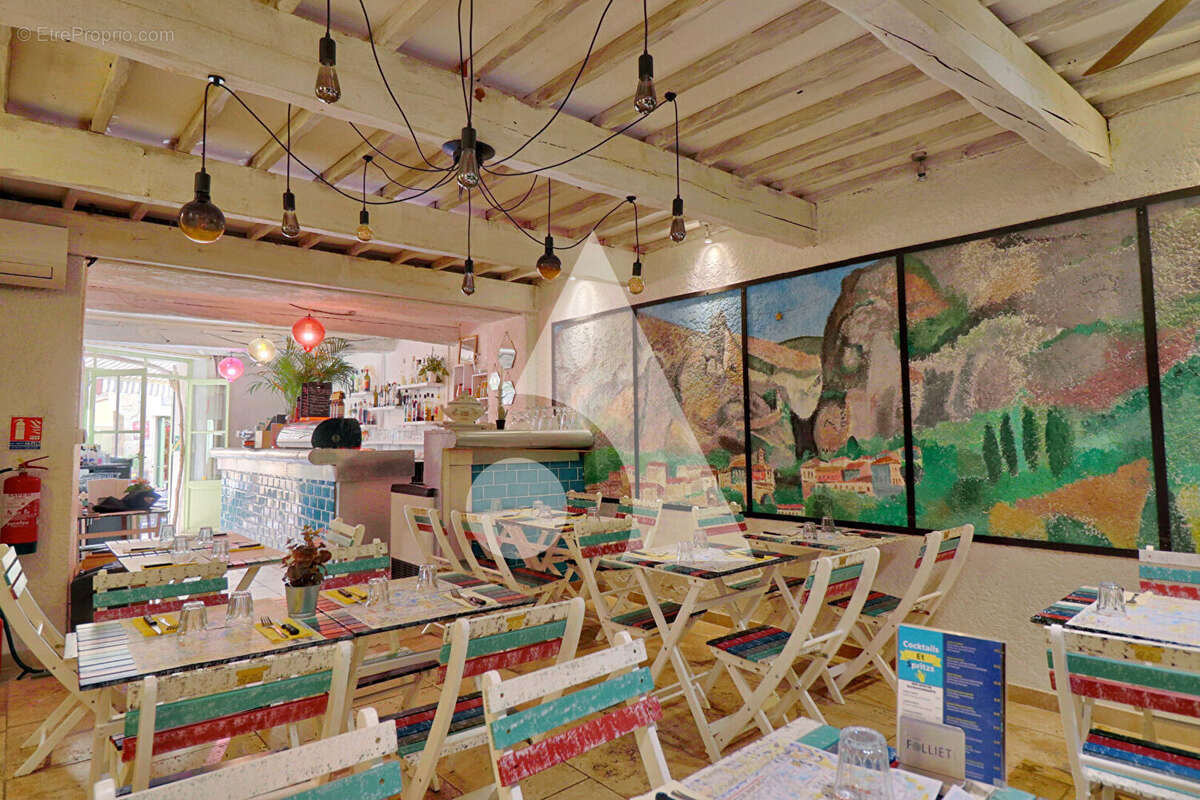 Commerce à MOUSTIERS-SAINTE-MARIE