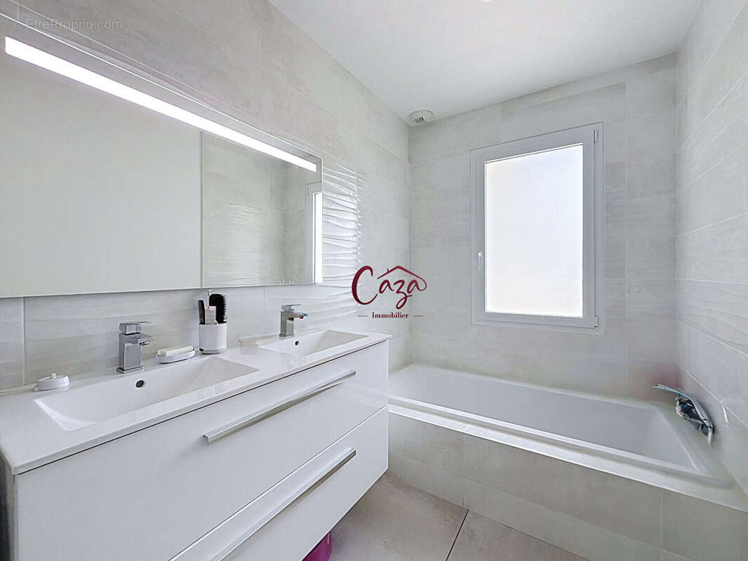Maison récente de plain pied 145 m2 , - photo 6