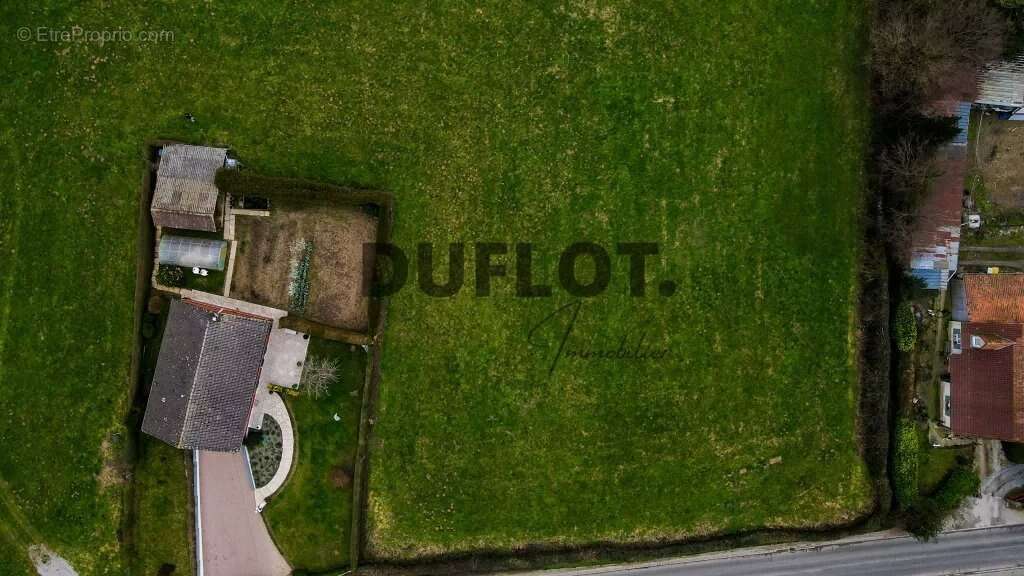 Terrain à AZINCOURT