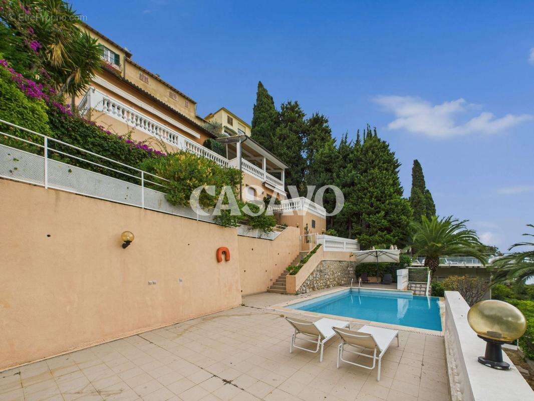 Appartement à ROQUEBRUNE-CAP-MARTIN