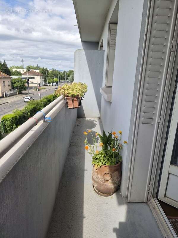 Photo 2 - Appartement à VAULX-EN-VELIN