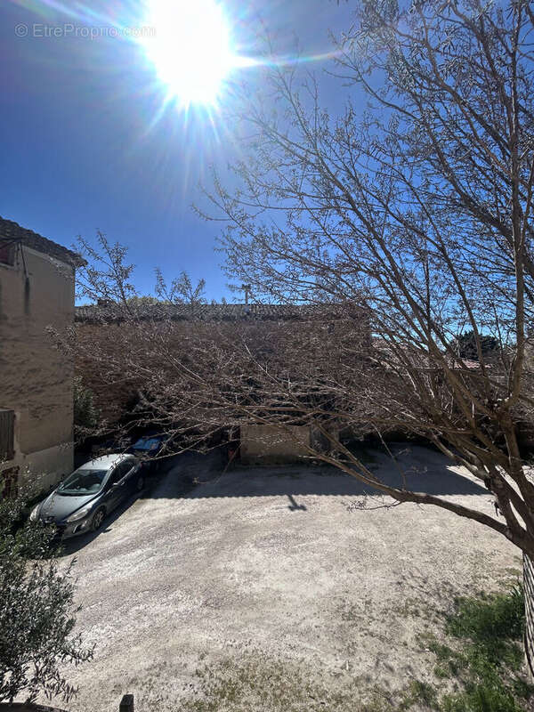 Appartement à ENTRAIGUES-SUR-LA-SORGUE