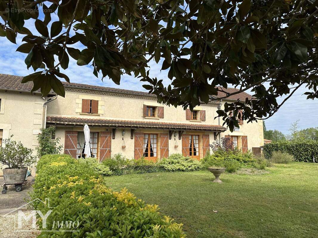 Maison à SAINT-PIERRE-D'EYRAUD