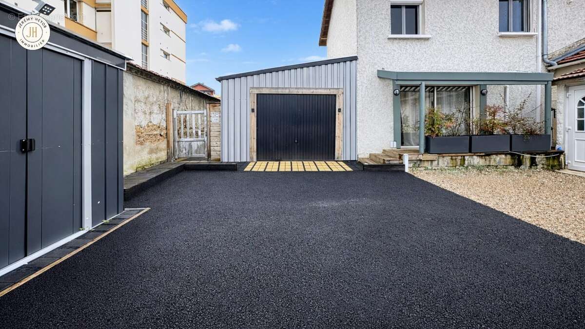 Maison à PONT-DE-CHERUY