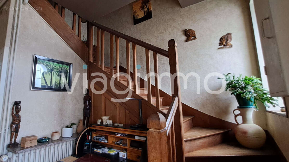 Maison à SAINT-MACAIRE-EN-MAUGES