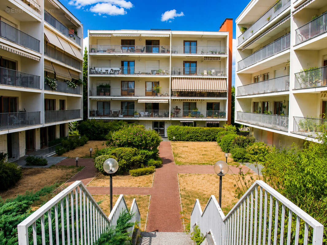 Metz queuleu   appartement d’exception : vue cathédrale, piscine et double terrasse - photo 17