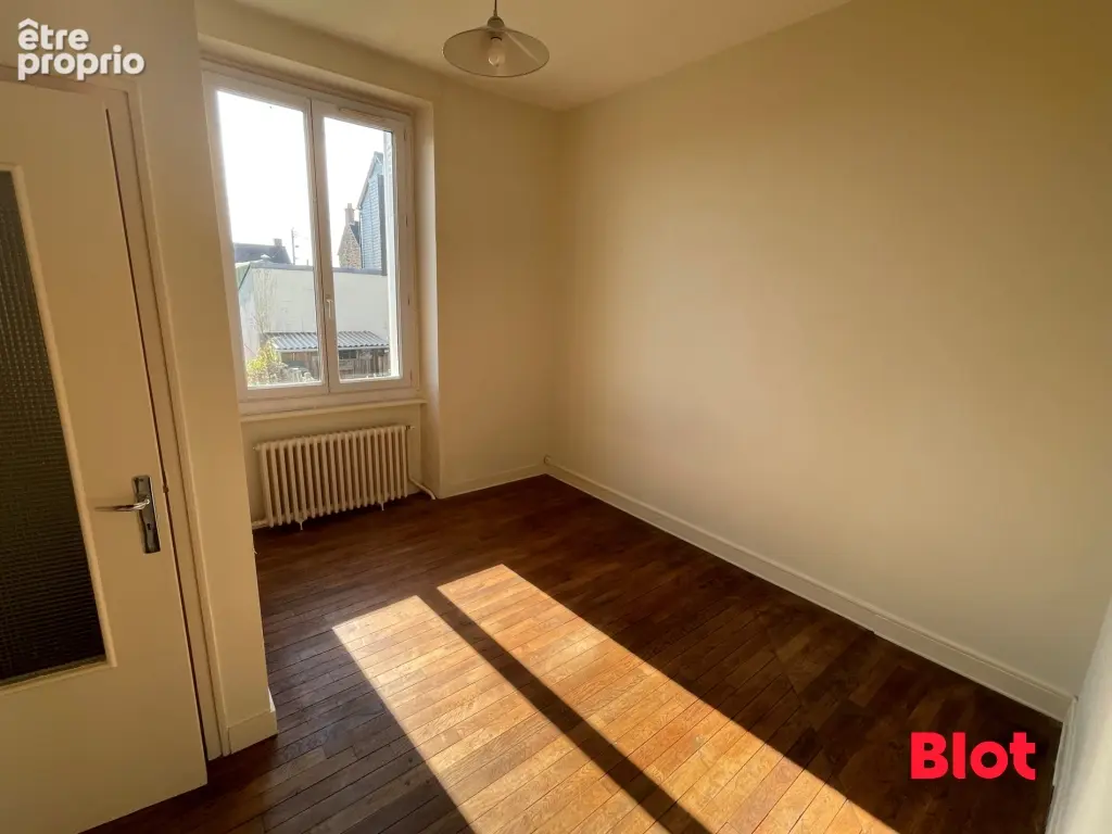 Maison 5 pièces 81 m² à vendre à Fougeres (35300) - photo 4