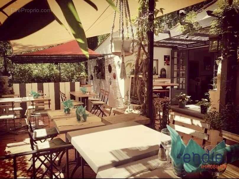 Commerce à SALERNES