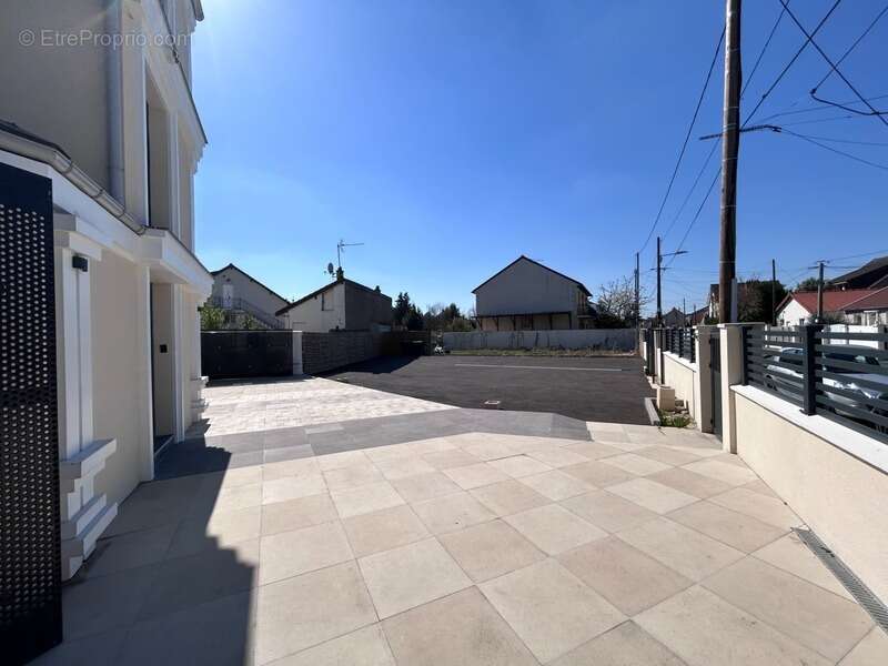 Appartement à PARAY-VIEILLE-POSTE