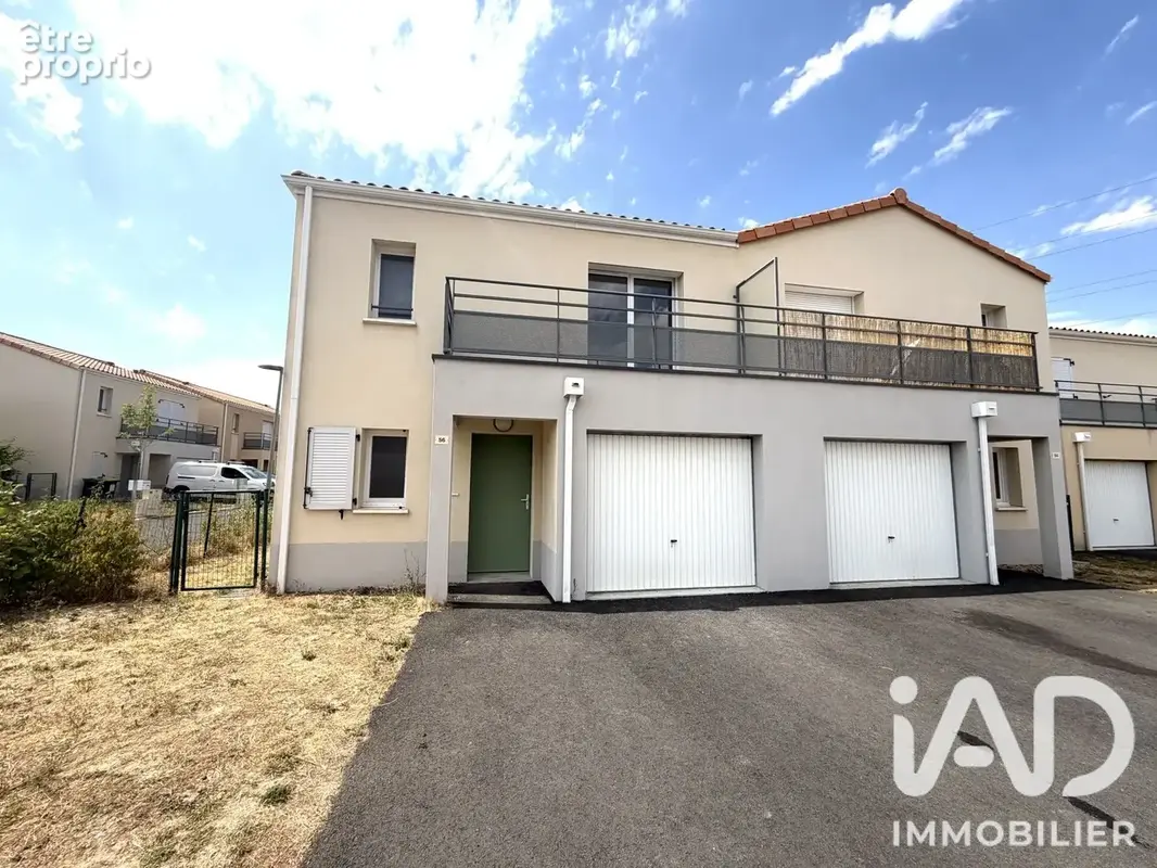 Photo 1 - Maison à MIGNALOUX-BEAUVOIR