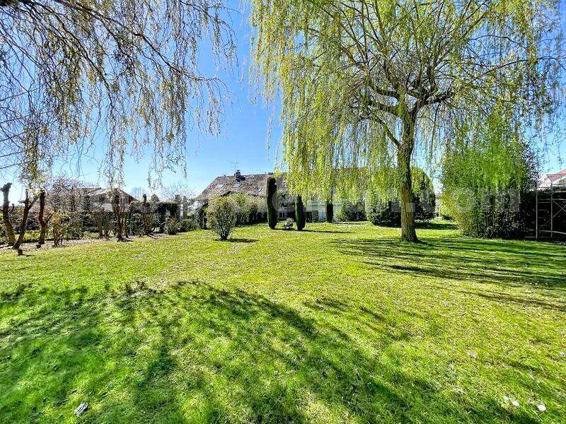 Villa_Maison_loisin_secteur_calme_pièces_rare_Atypique_frontière_Suisse_Genève_Tram_ceva_bus_SUPERBE_BEAUX_VOLUMES_FRONTALIERS_salon_séjour_cuisine_ouverte_américaine_Piscine_combles_aménagé_salle_de_sport_jardin_ - Maison à LOISIN
