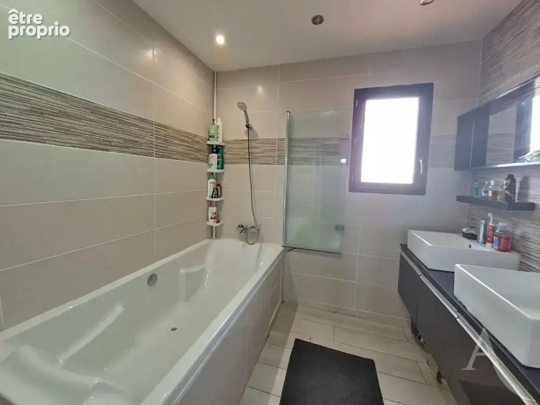 Baixas, Villa composée de 5 chambres, avec garage et piscine - photo 9