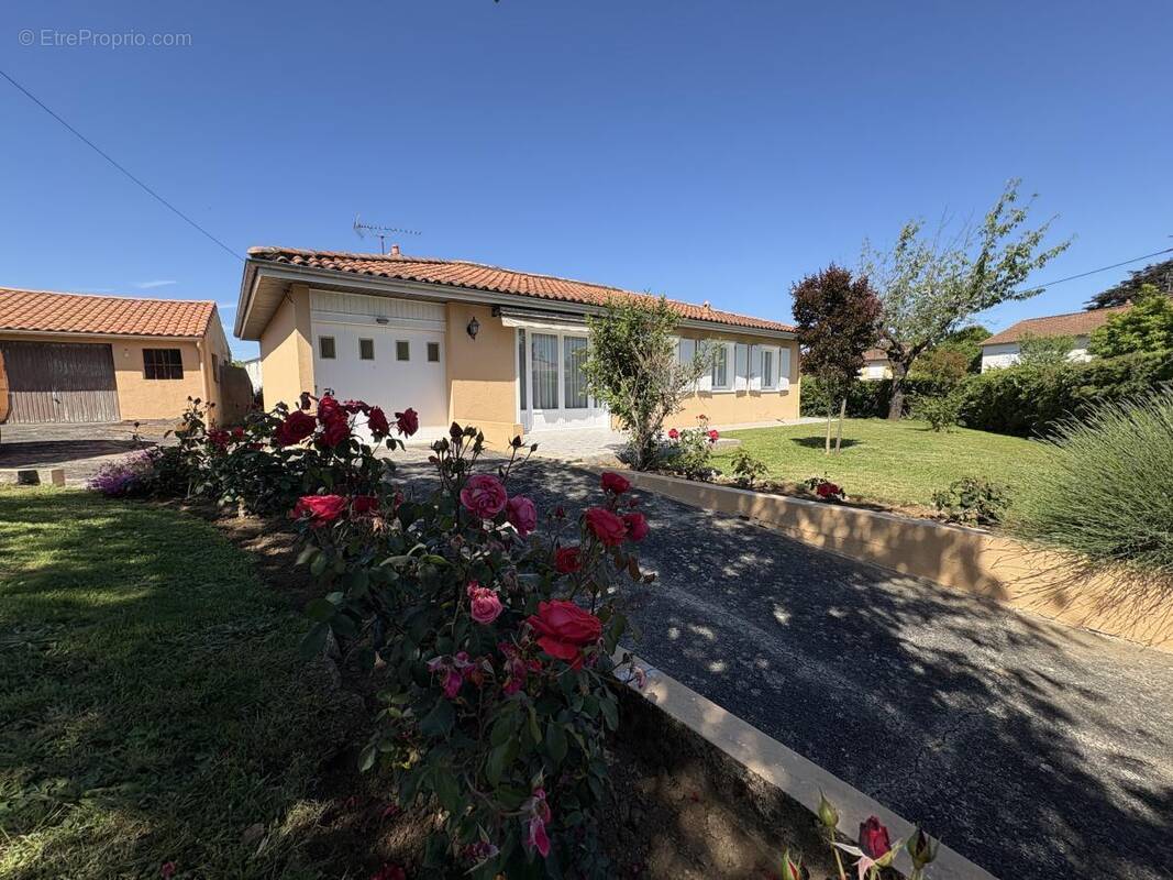 Maison à MAGNE