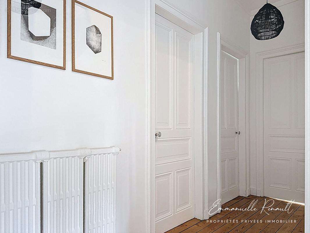 VANNES Albert 1er · Demeure de caractère · 200 m² · Jardin clos plein Sud - photo 10